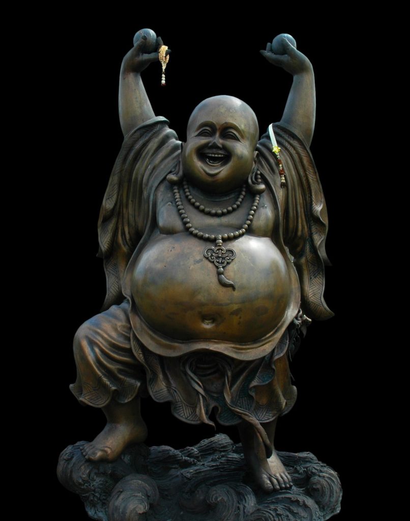 Buddha-Skulptur mit Verdacht auf nichtalkoholische Fettleber