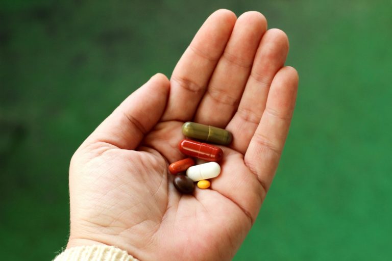 Hand voll Tabletten gegen chronische Entzündungen